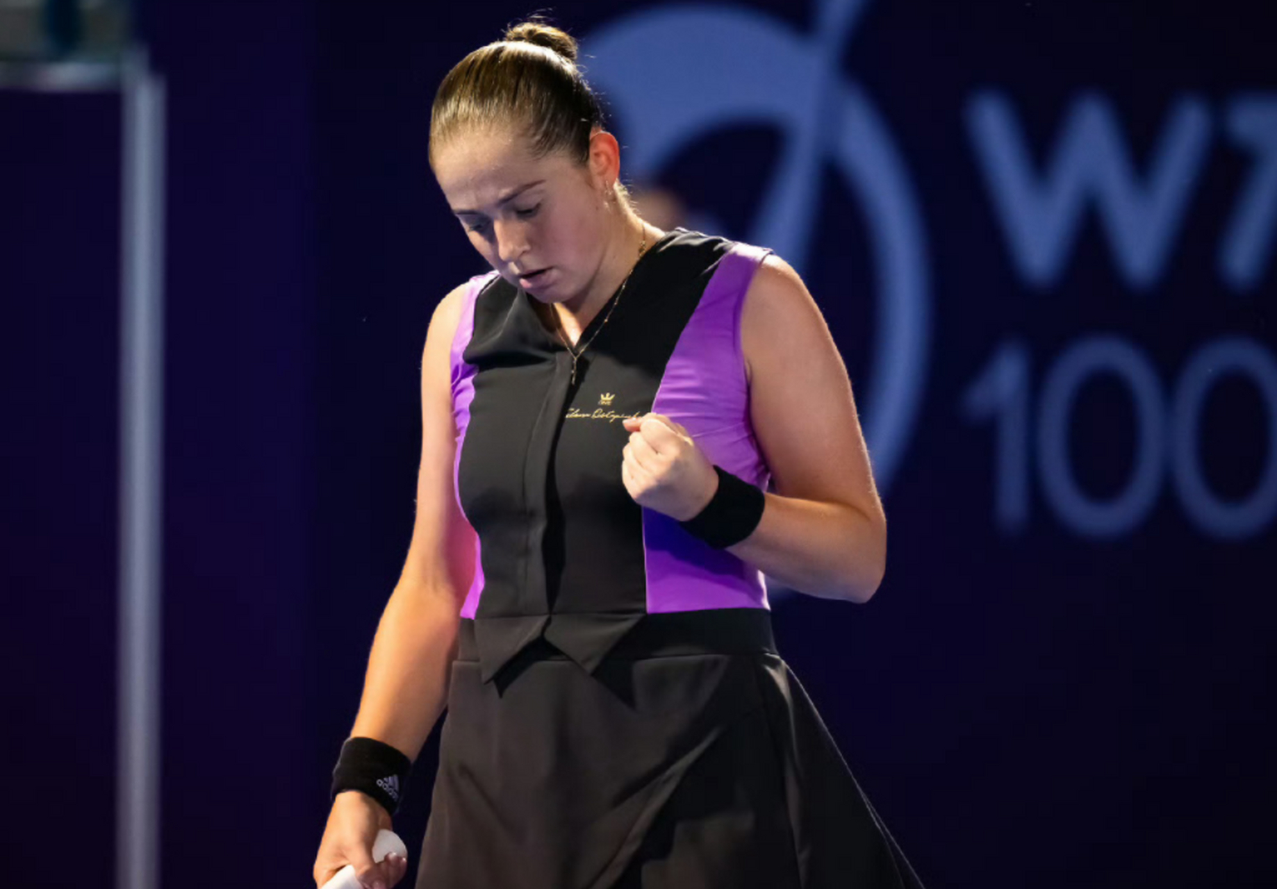 阿扎伦卡回归赛场,逆转首场状态亮眼,独行侠观众沸腾!的简单介绍 阿扎伦卡回归赛场,逆转首场状态亮眼,独行侠观众沸腾!的简单介绍