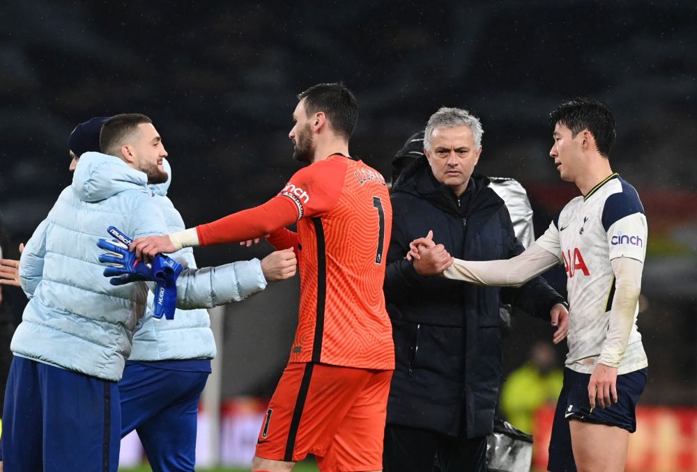 包含浓眉哥连续十二场比赛得分超过连败，切尔西挑战极限！的词条